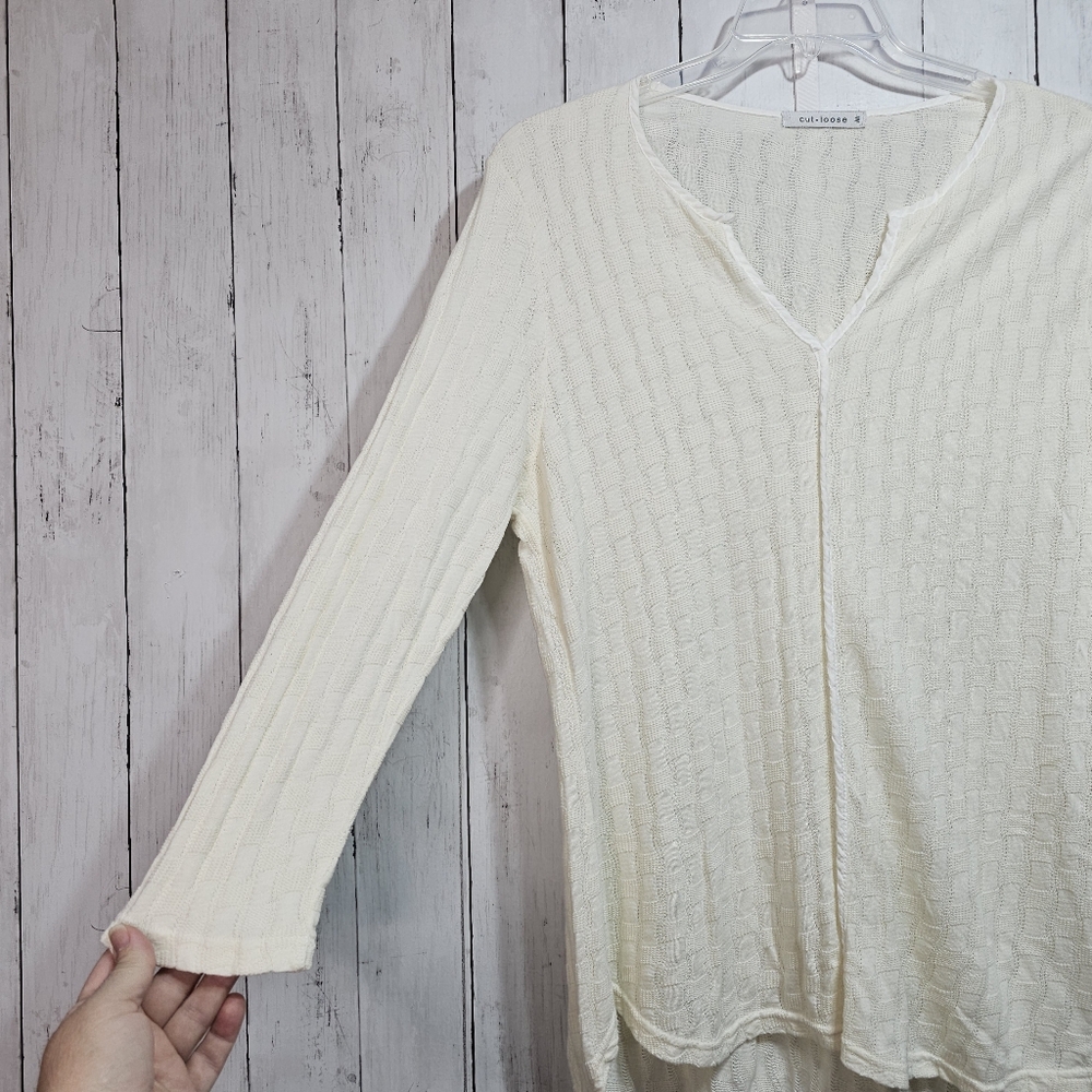 Cut Loose Women's Cream Textured Knit Shirt Lagenlook Size Medium V-Neck. - Picture 3 of 5